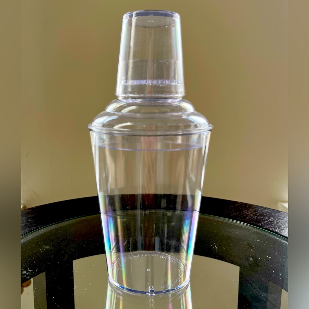 Acrylic cocktail shaker, like new condition
